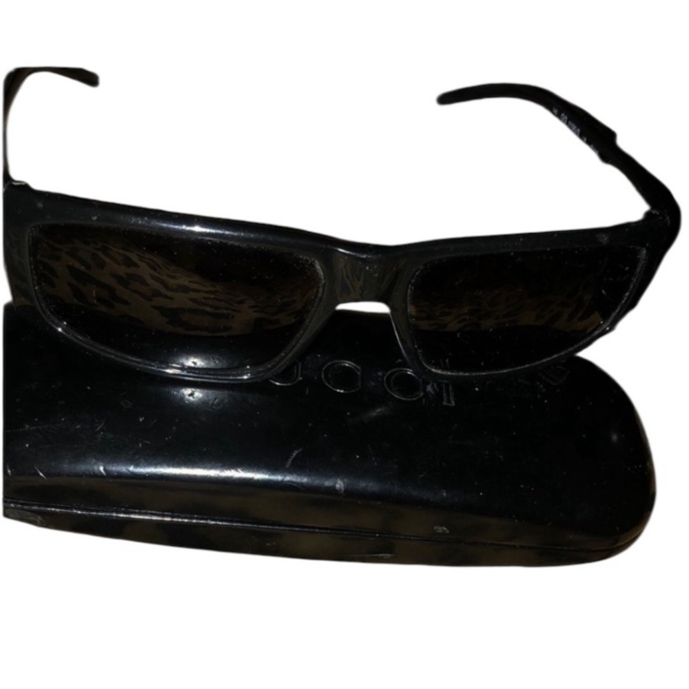 Gucci black sunglasses with side lens for protection great for driving - Picture 10 of 13